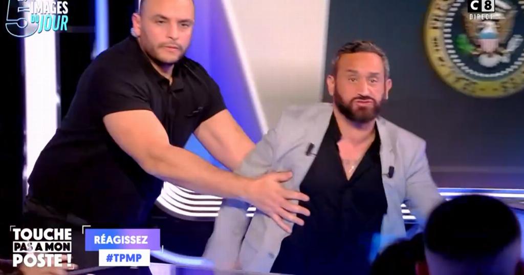 Panique en direct dans TPMP : un homme se jette sur Cyril Hanouna en hurlant